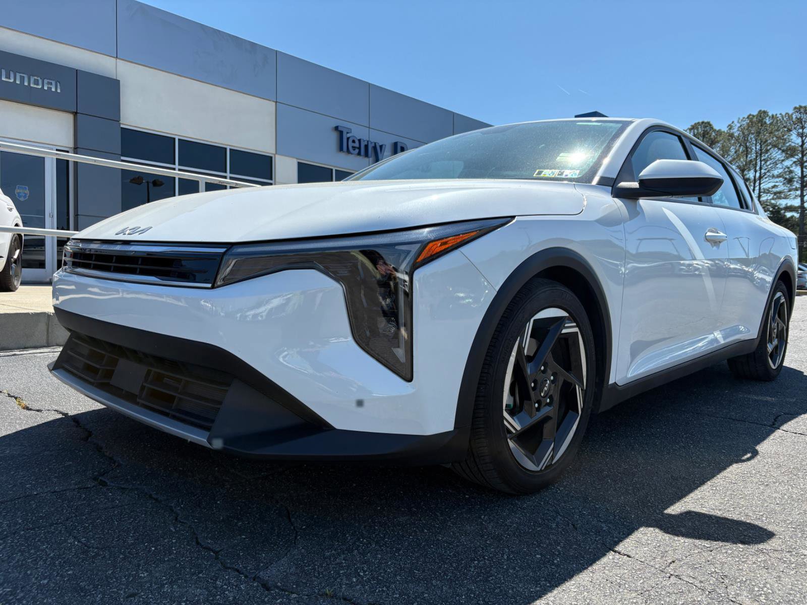 Used 2025 Kia K4 EX image 1