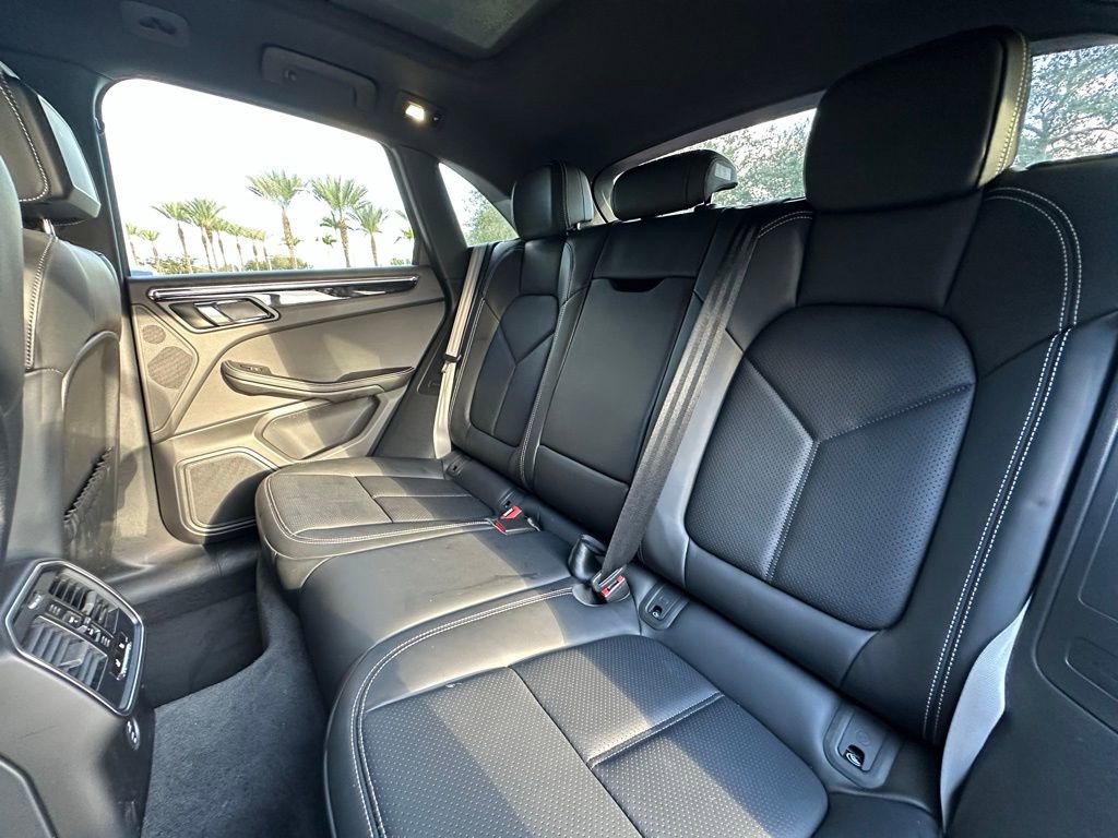Certified 2025 Porsche Macan T image 35