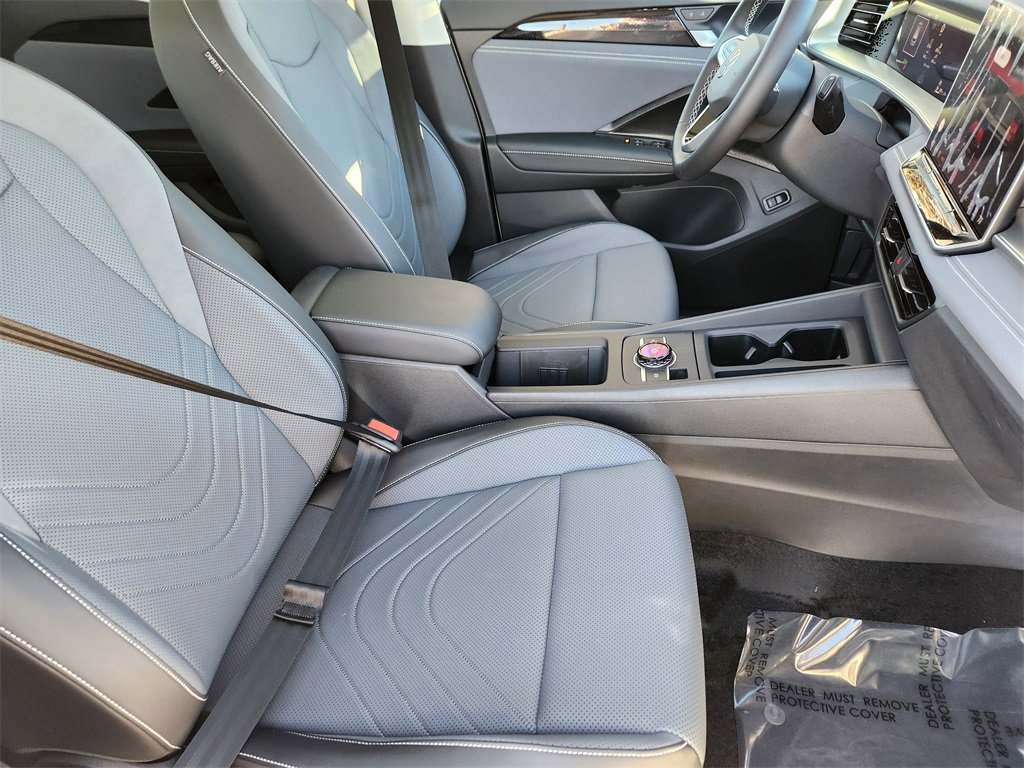 New 2025 Volkswagen Tiguan SE image 18