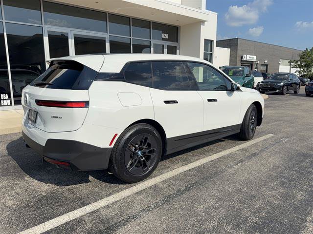 Used 2024 BMW iX xDrive50 AWD/4WD image 3