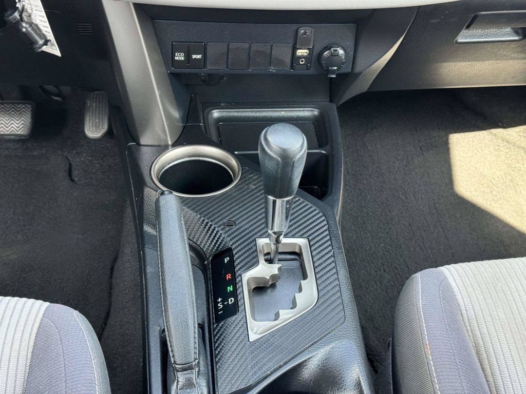 Used 2013 Toyota RAV4 XLE AWD/4WD image 8
