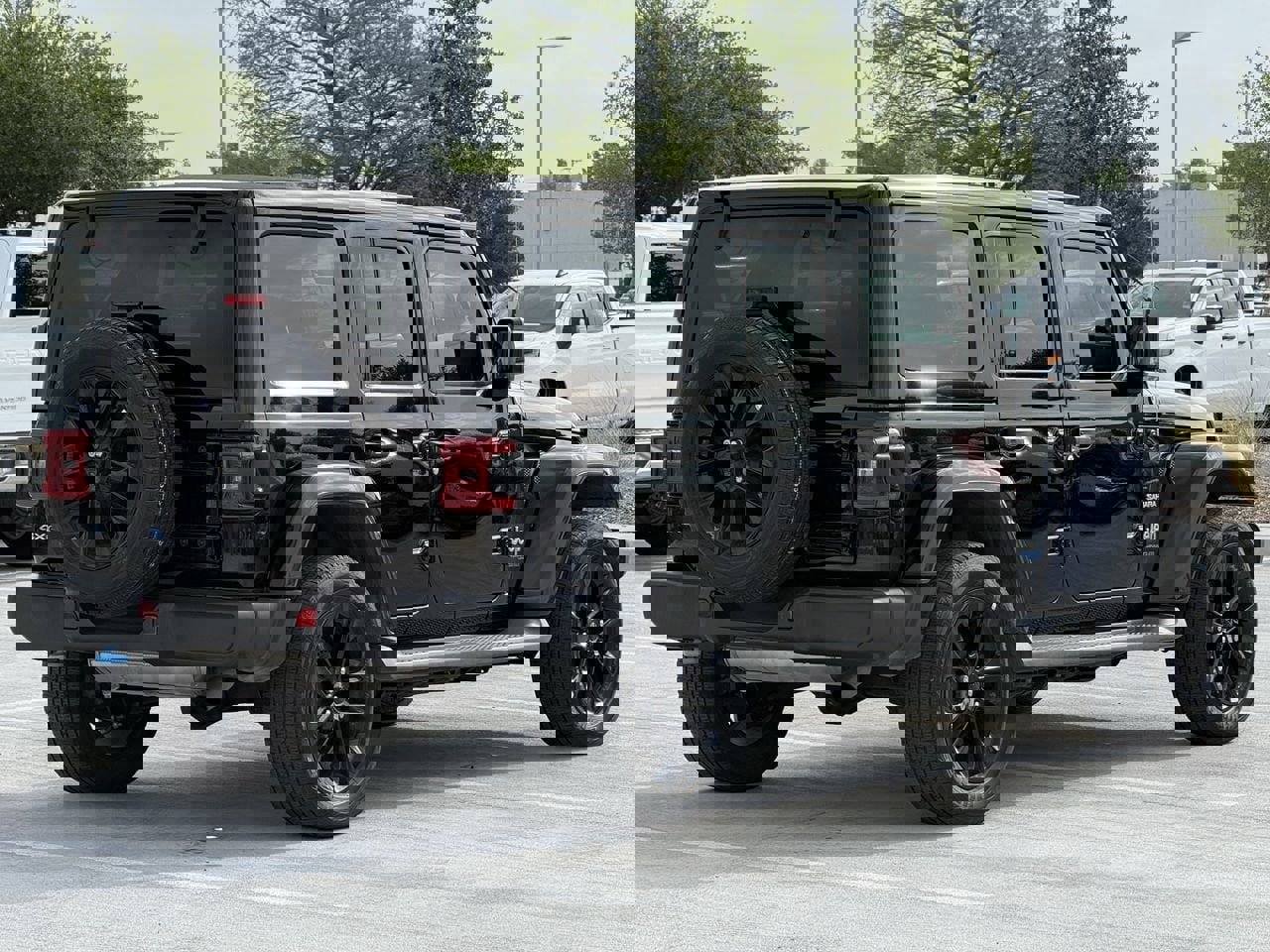 Used 2022 Jeep Wrangler Unlimited Sahara w/ Cold Weather Group image 3