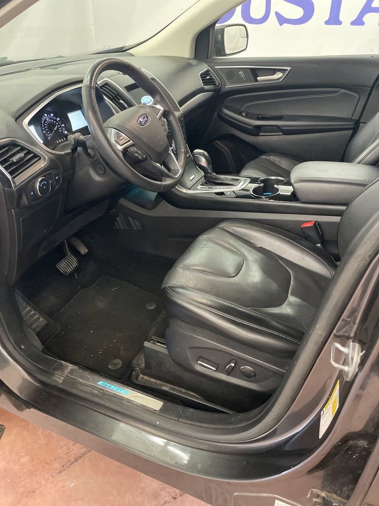 Used 2018 Ford Edge Titanium w/ Equipment Group 301A image 9