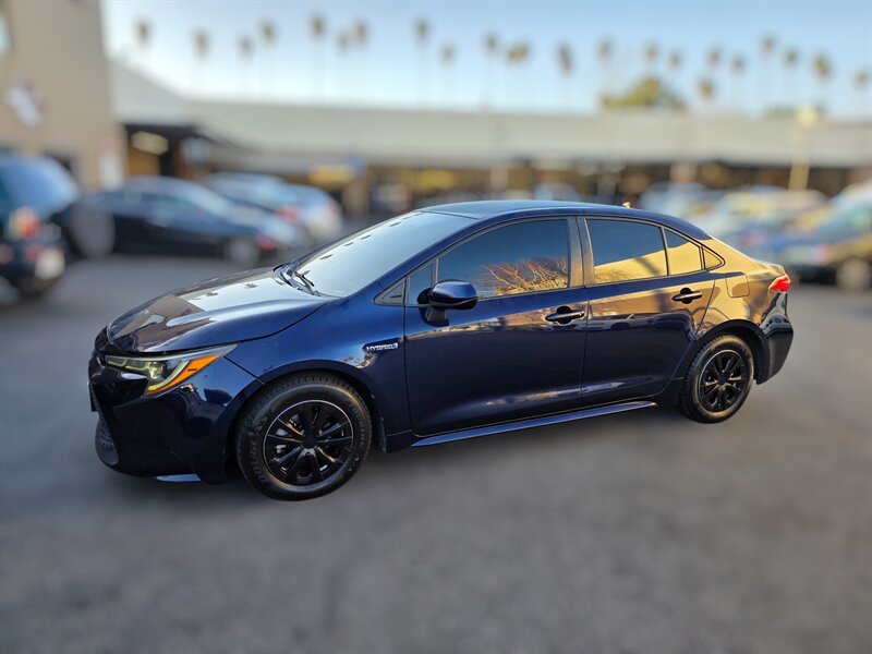 Used 2021 Toyota Corolla LE w/ Carpet Mat Package (TMS) FWD image 4