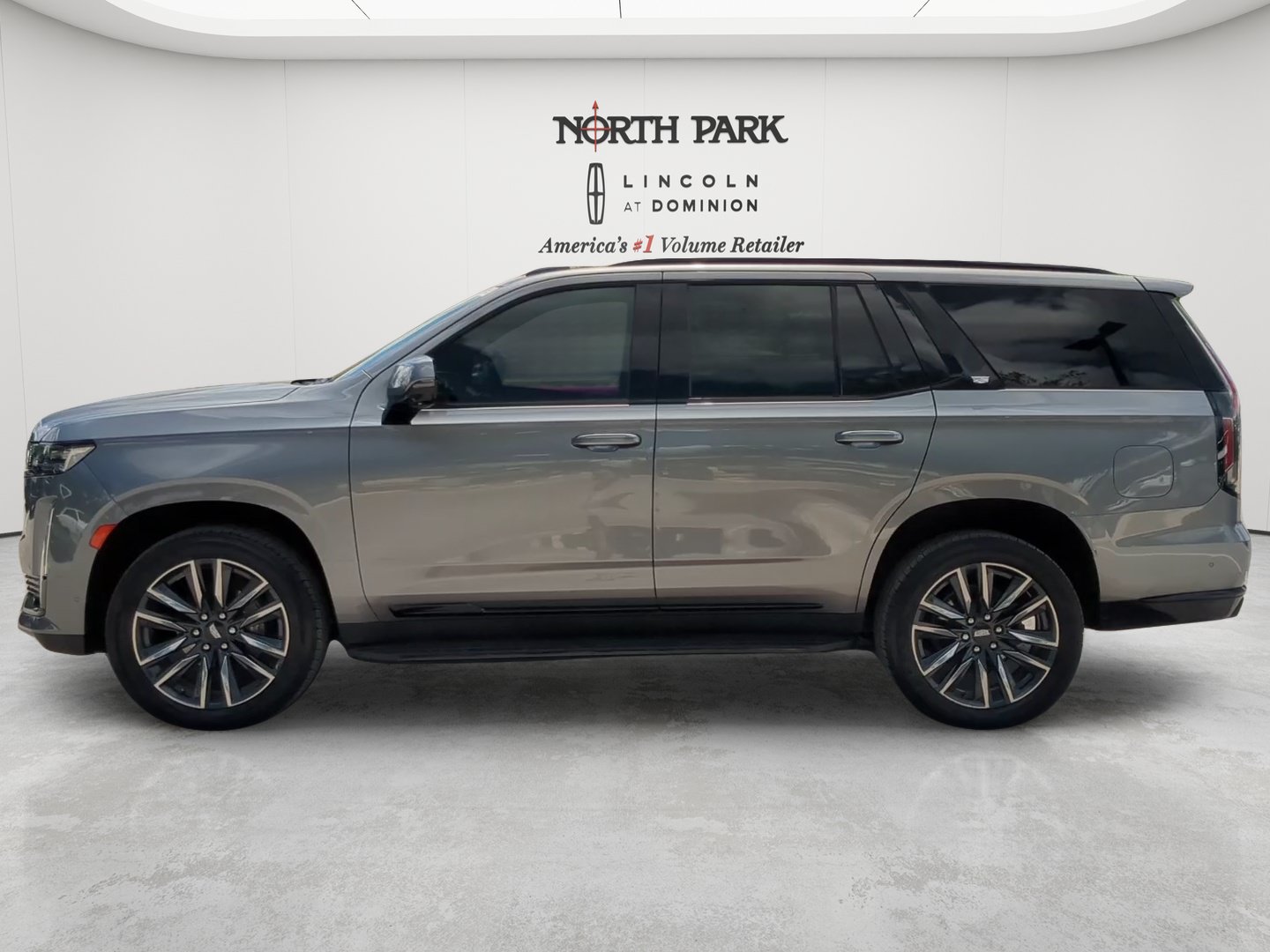 Used 2021 Cadillac Escalade Sport RWD image 2