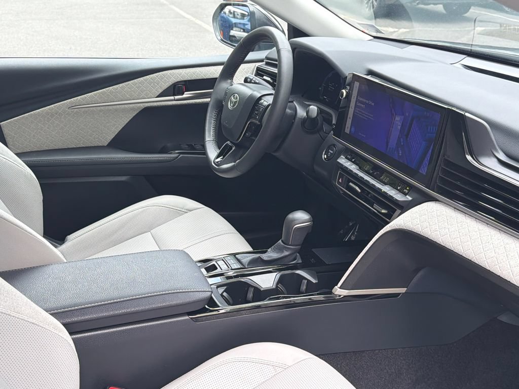 Used 2025 Toyota Camry XLE FWD image 10