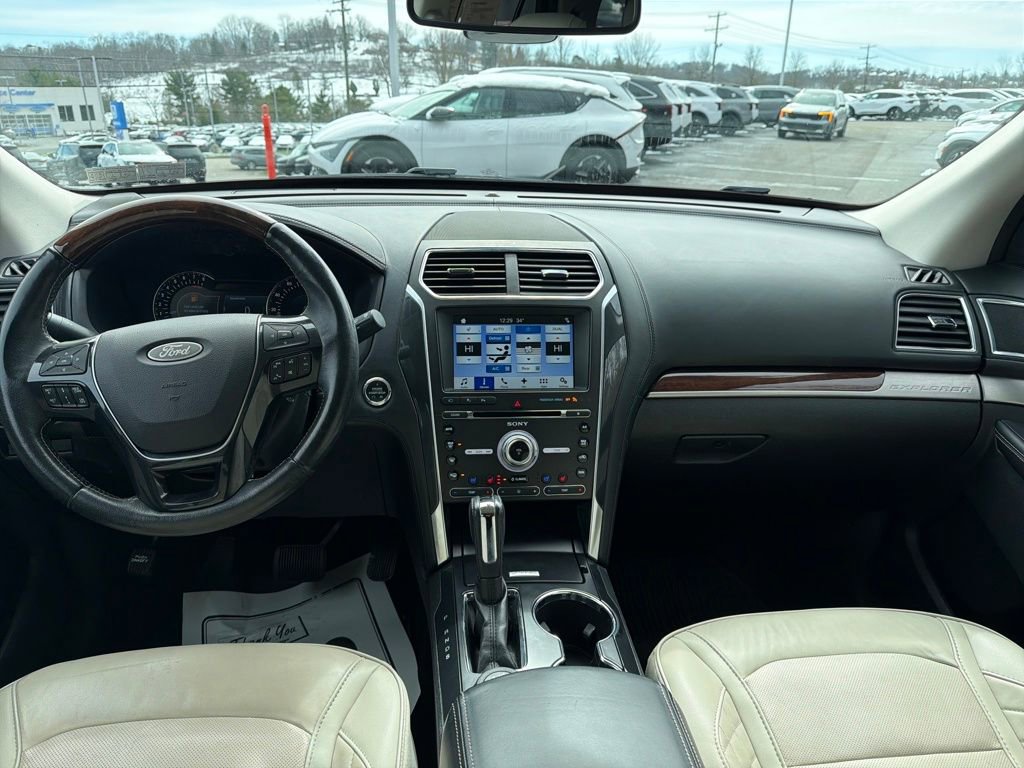 Used 2017 Ford Explorer Platinum image 13