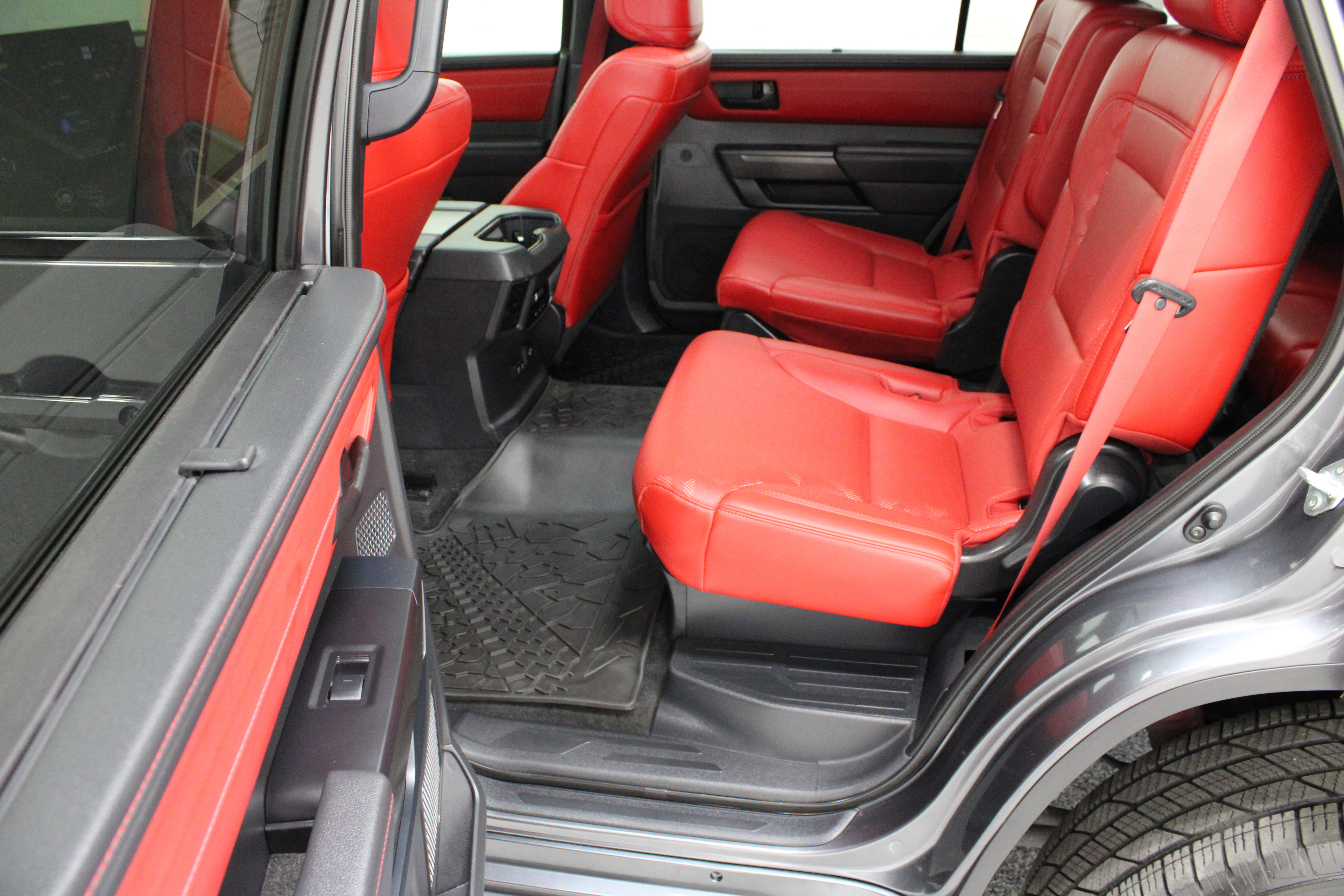 Used 2024 Toyota Sequoia TRD Pro AWD/4WD image 32