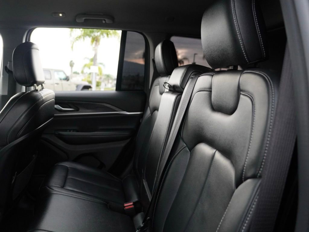 Used 2023 Jeep Grand Cherokee Limited image 19