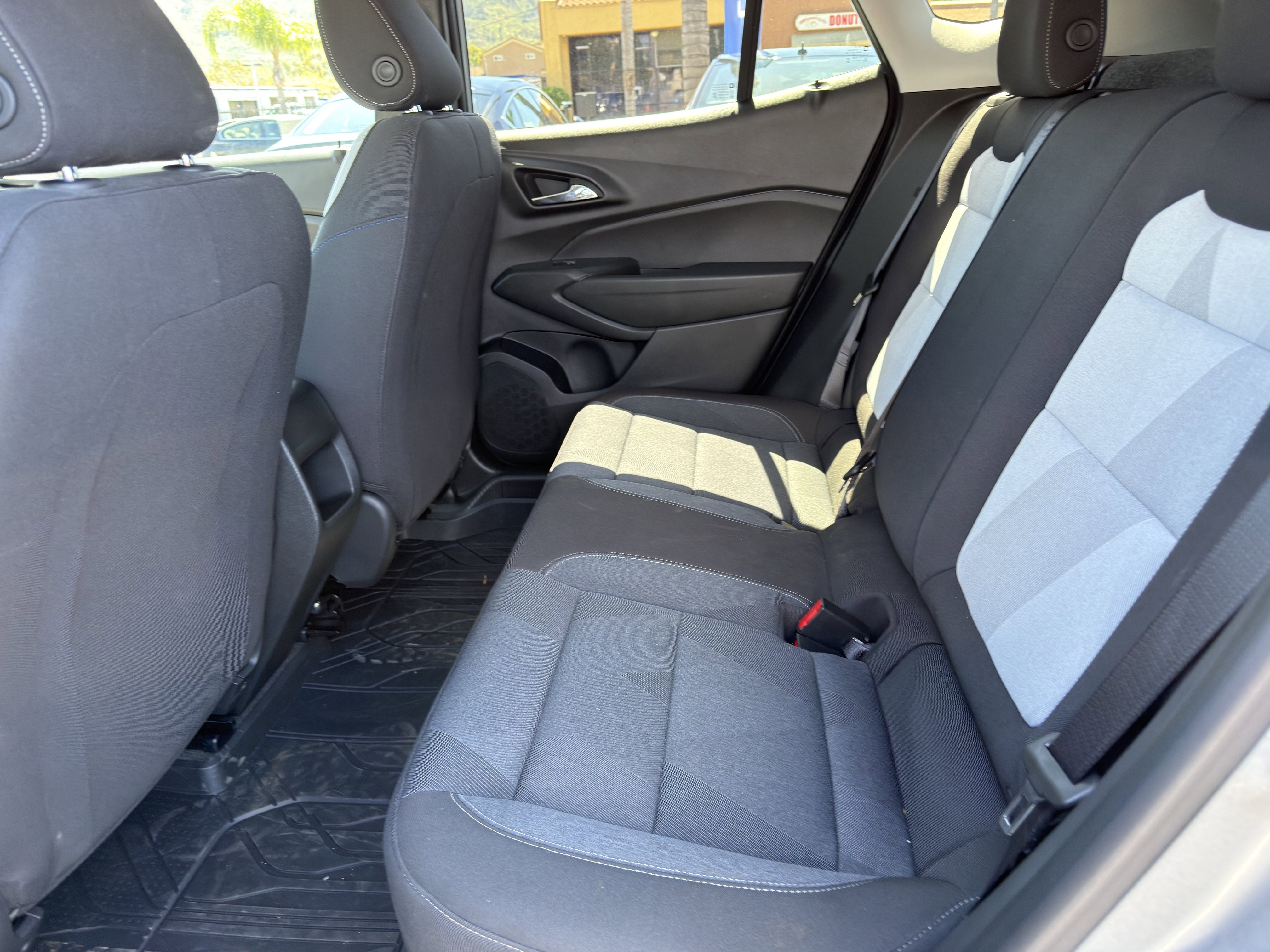 Used 2025 Chevrolet Trax LS FWD image 17