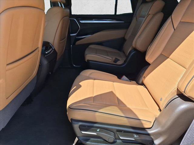 Used 2025 Cadillac Escalade Premium Luxury AWD/4WD image 20