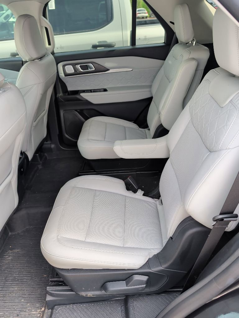Used 2025 Ford Explorer Platinum w/ Ultimate Package AWD/4WD image 10
