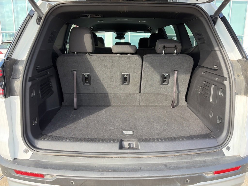 Used 2025 GMC Acadia Elevation image 8