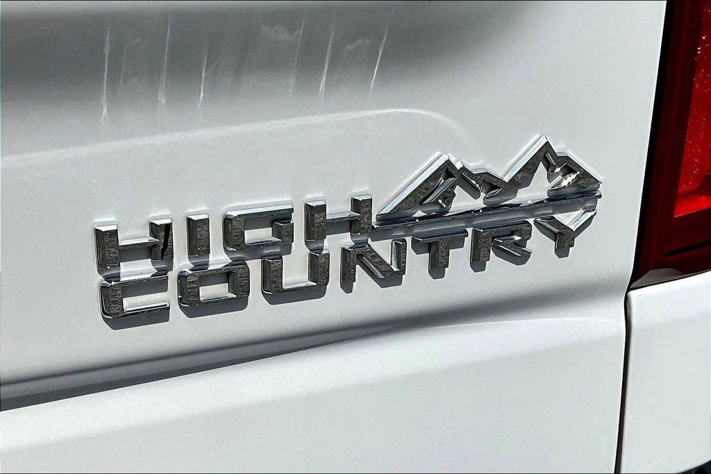 Used 2022 Chevrolet Silverado 1500 High Country w/ Technology Package image 27