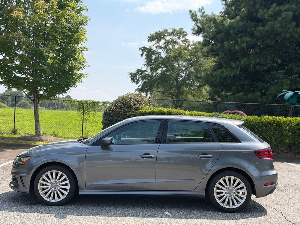 Used 2016 Audi A3 e-tron Premium w/ 17" Wheel Package FWD image 2