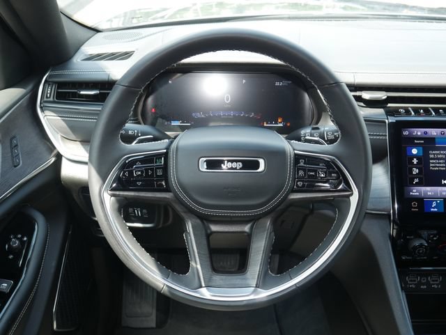 Used 2024 Jeep Grand Cherokee Overland AWD/4WD image 17