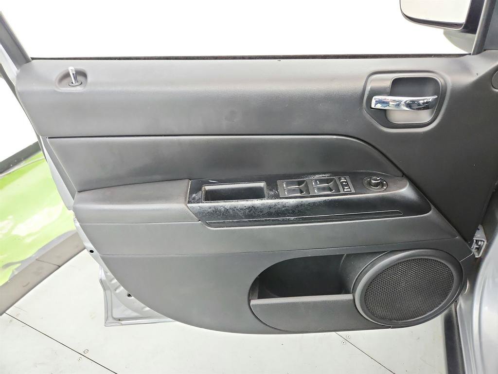 Used 2017 Jeep Compass Sport w/ Power Value Group FWD image 21