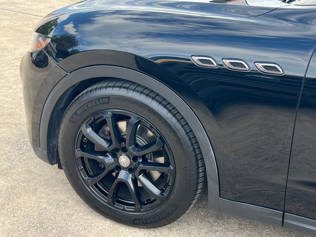 Used 2018 Maserati Levante AWD/4WD image 35