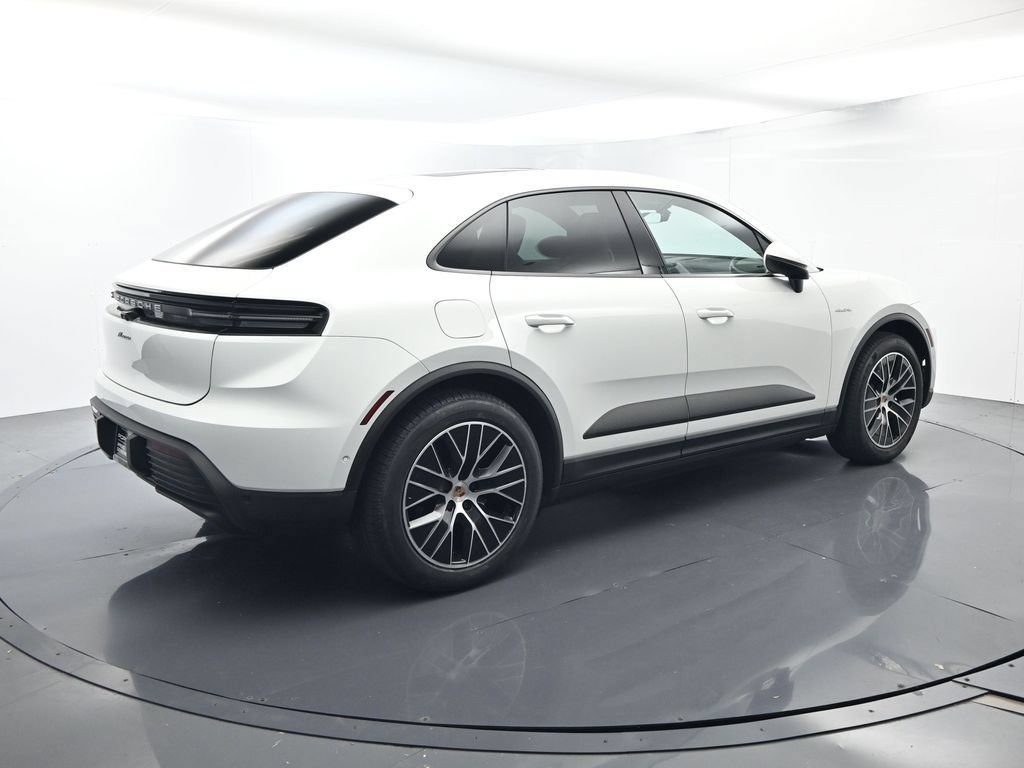 Certified 2025 Porsche Macan Electric RWD image 15