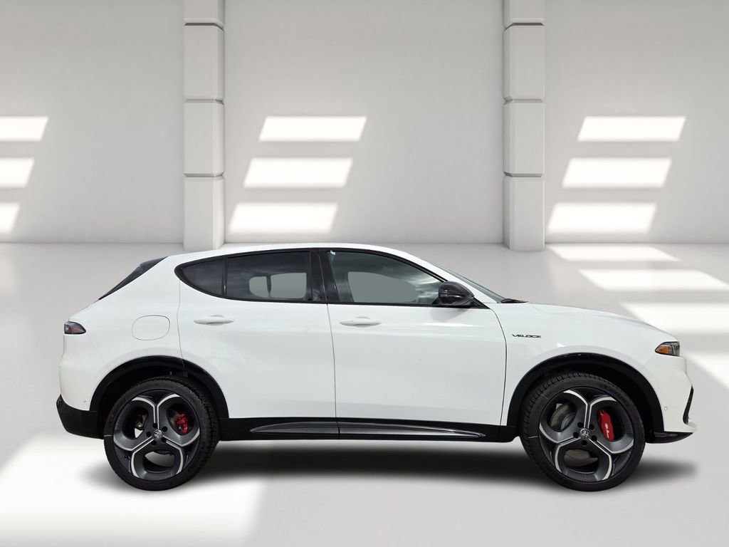 New 2026 Alfa Romeo Tonale w/ Quick Order Package 23H Volce AWD/4WD image 2