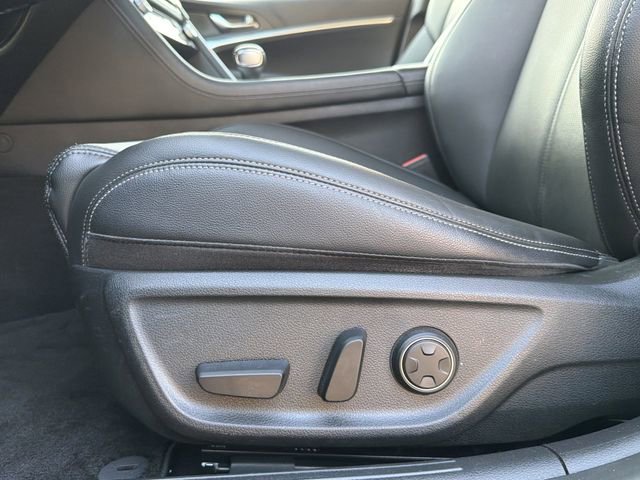 Used 2025 Genesis G70 2.5T image 23
