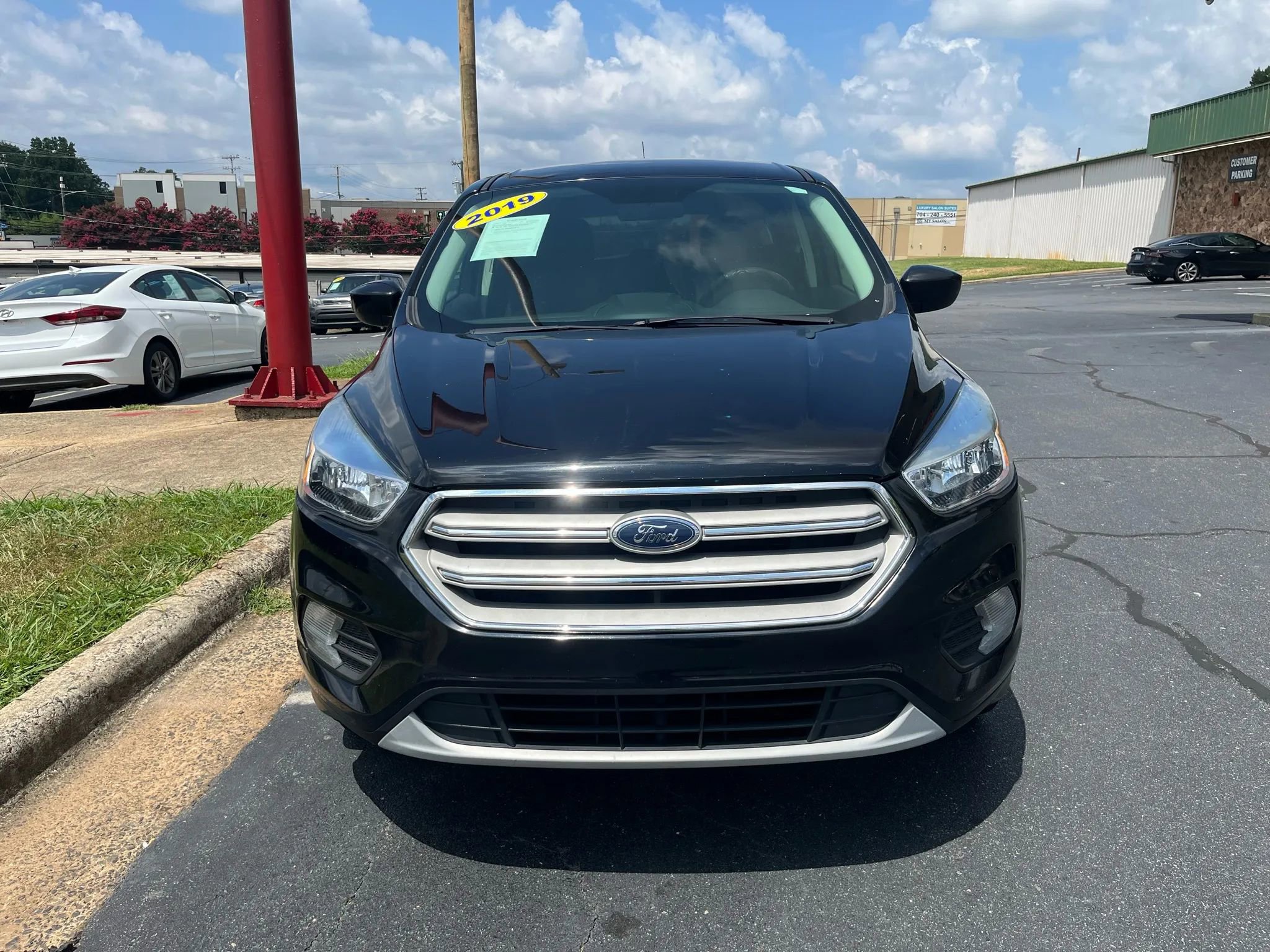 Used 2019 Ford Escape SE image 2