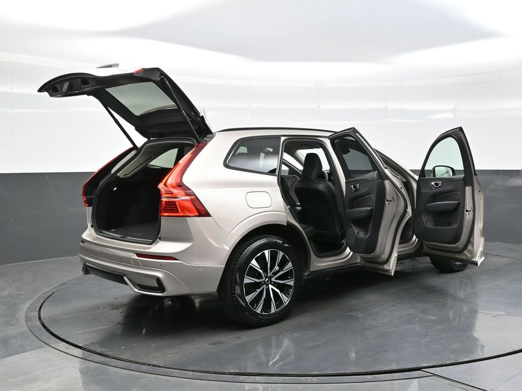Used 2025 Volvo XC60 B5 Plus image 36