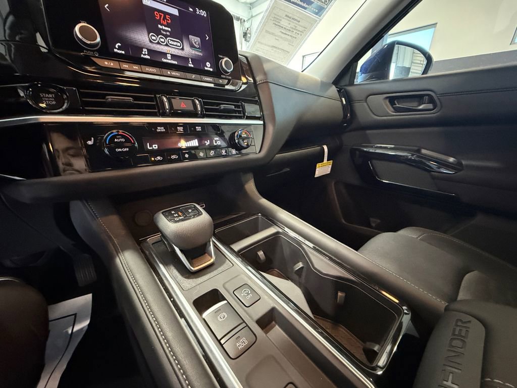 Used 2025 Nissan Pathfinder SV image 22