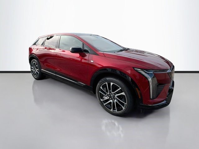 Certified 2025 Cadillac Optiq Sport 2 w/ LPO, Floor Liner Package AWD/4WD image 3