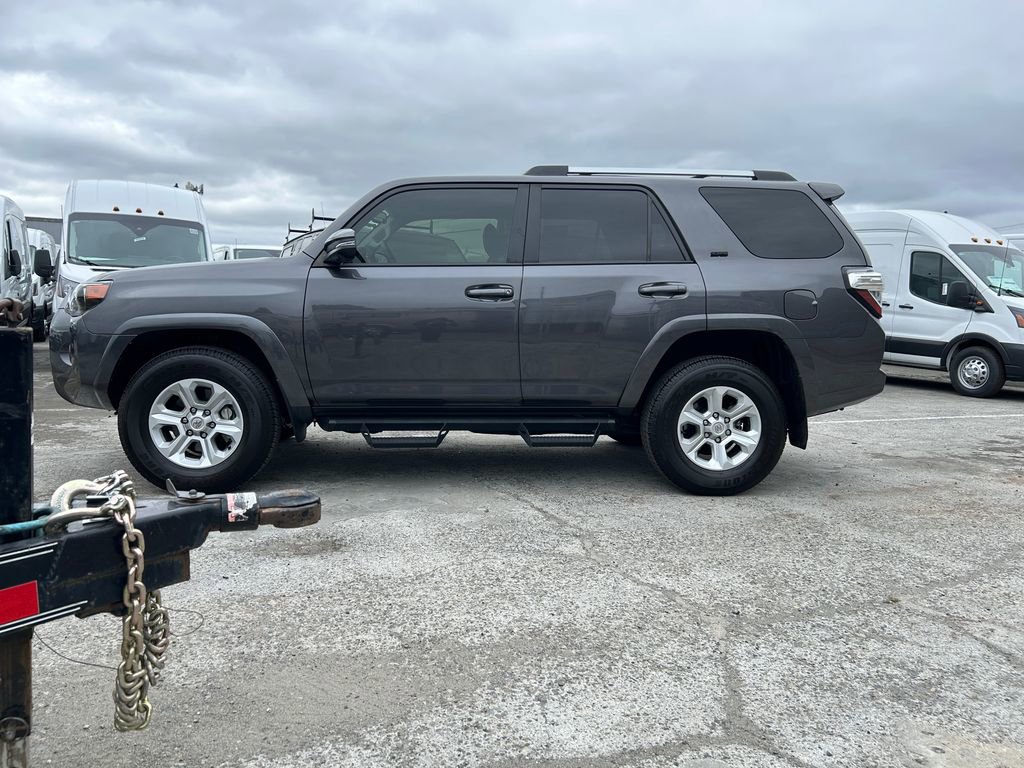 Used 2022 Toyota 4Runner SR5 Premium image 5