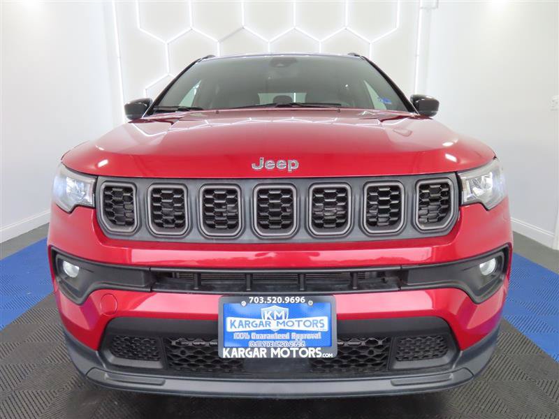 Used 2025 Jeep Compass Limited AWD/4WD image 3
