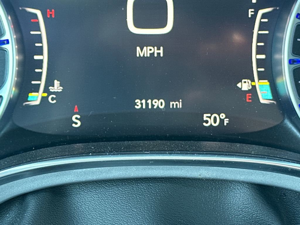 Used 2025 Chrysler Pacifica Limited image 10