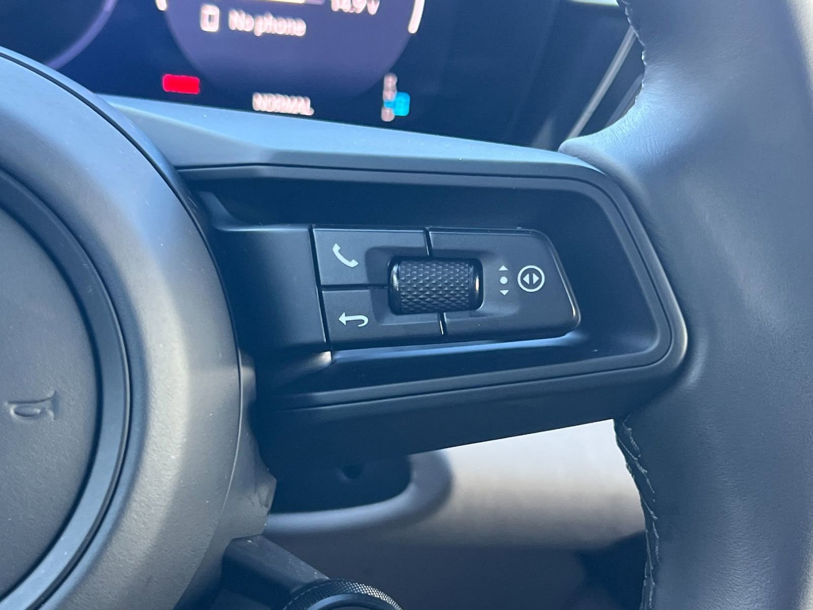 Certified 2025 Porsche Macan Electric image 30