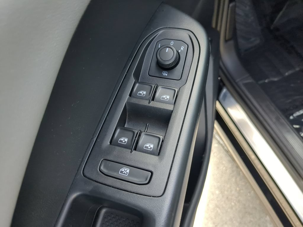Certified 2023 Volkswagen Taos SE w/ Panoramic Sunroof Package FWD image 18