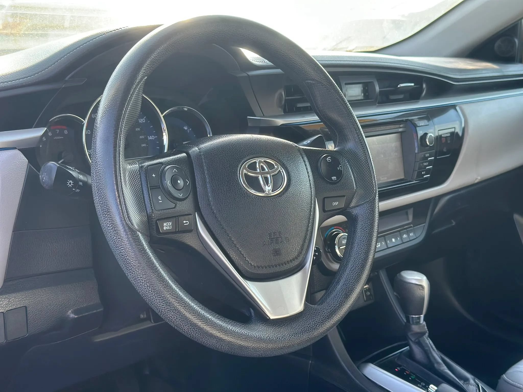 Used 2016 Toyota Corolla LE FWD image 14
