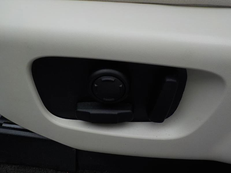 Used 2017 Land Rover Discovery HSE image 30