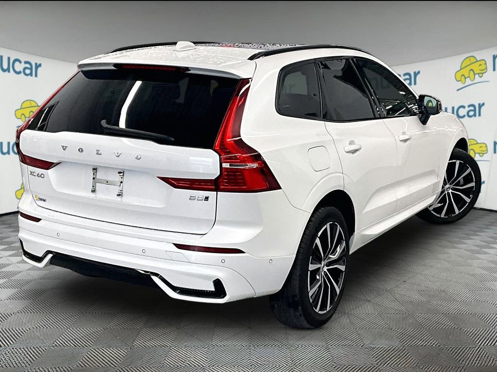 Used 2024 Volvo XC60 B5 Plus image 6