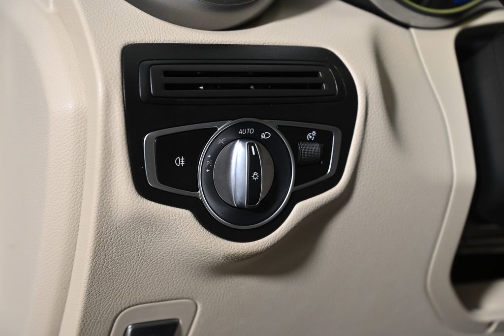 Used 2020 Mercedes-Benz GLC 300 4MATIC image 25