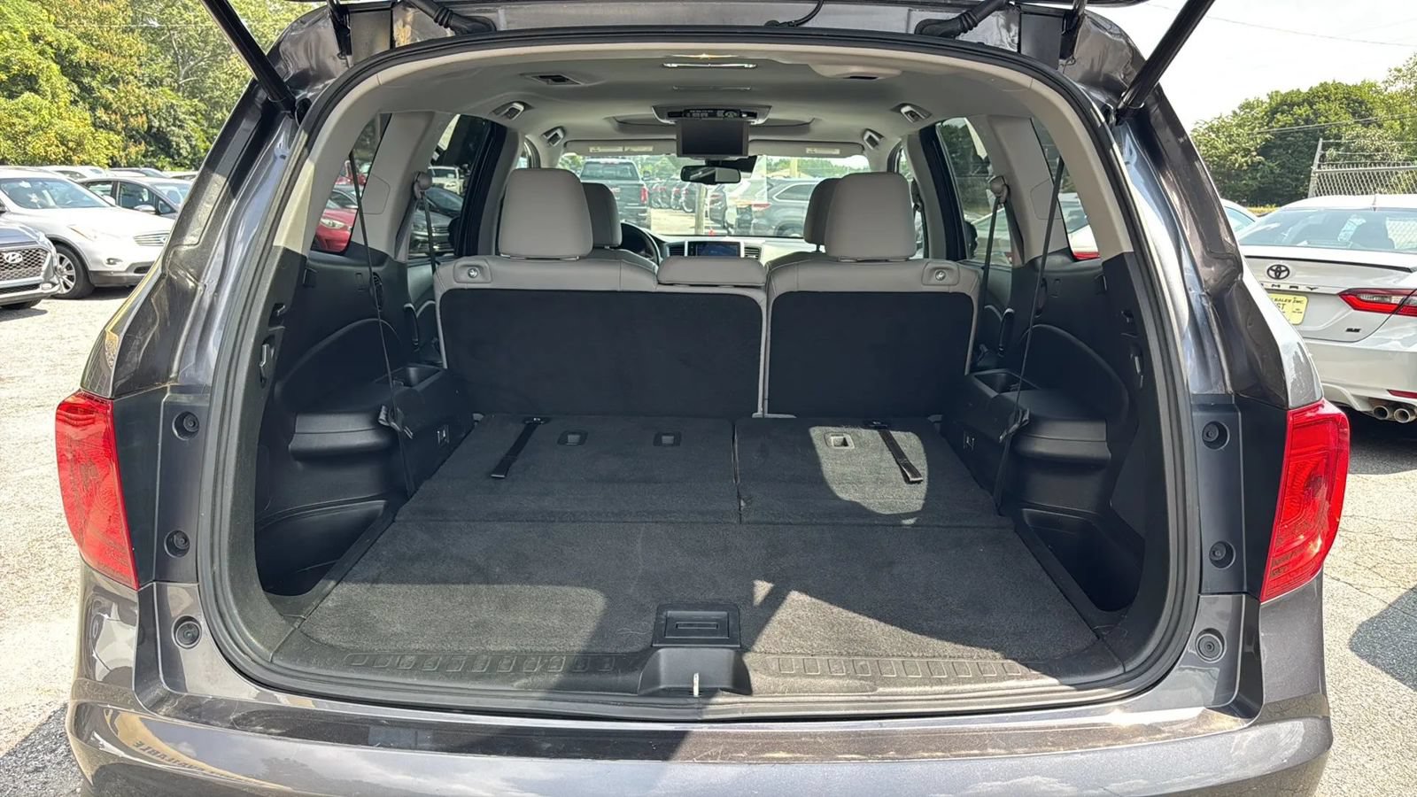 Used 2017 Honda Pilot Touring image 19