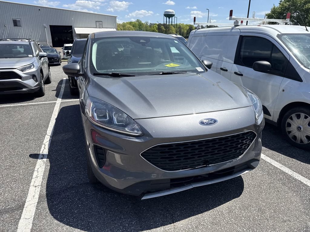 Used 2021 Ford Escape SE image 3