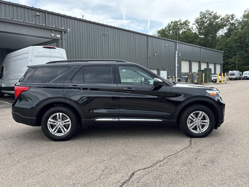 Used 2023 Ford Explorer XLT w/ Equipment Group 202A AWD/4WD image 8