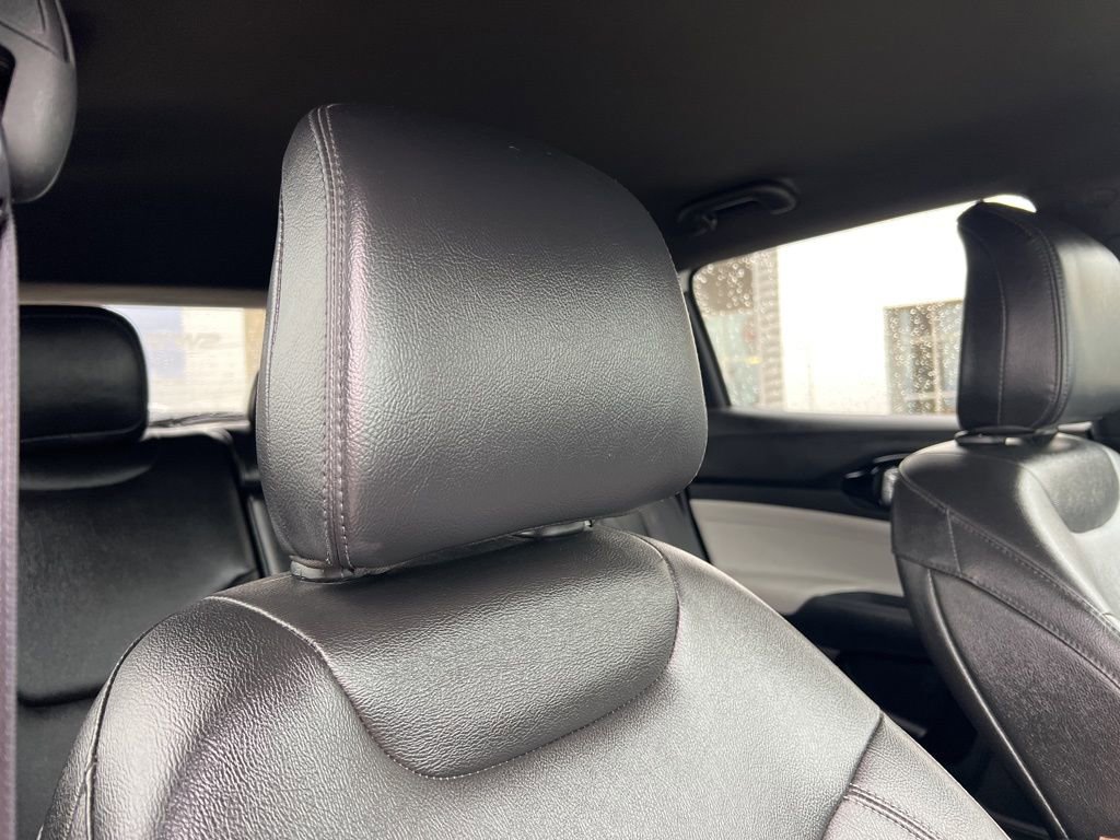 Used 2025 Jeep Compass Limited image 15