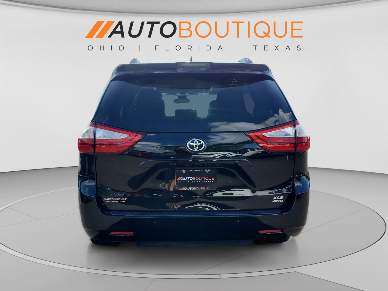 Used 2018 Toyota Sienna XLE w/ XLE Navigation Package AWD/4WD image 4