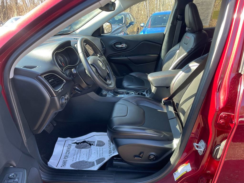 Used 2019 Jeep Cherokee Trailhawk image 12