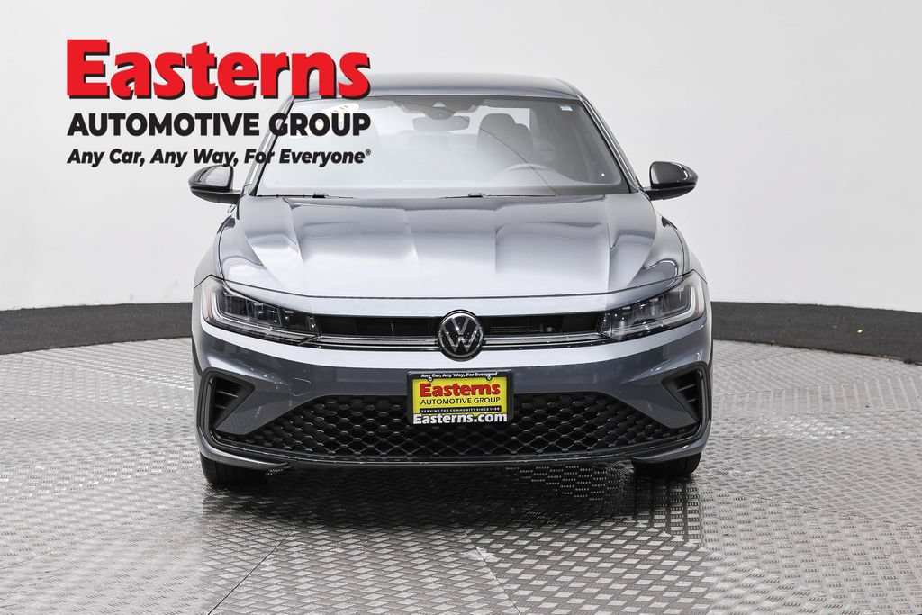 Used 2025 Volkswagen Jetta Sport FWD image 2