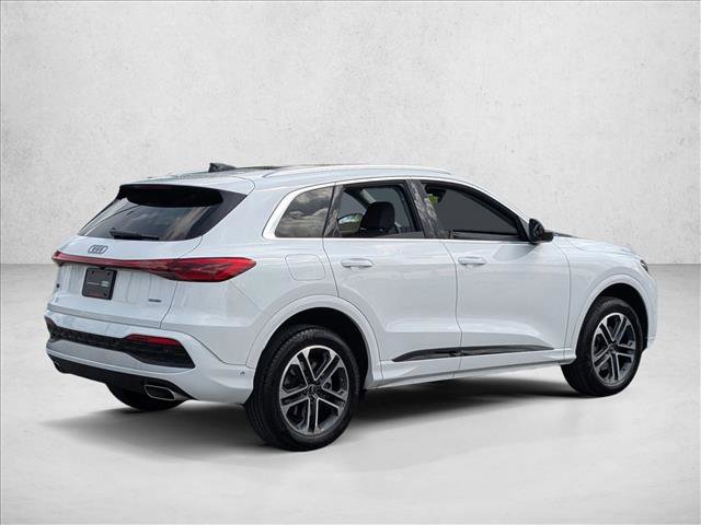 Certified 2025 Audi Q5 Premium w/ Convenience Package image 5