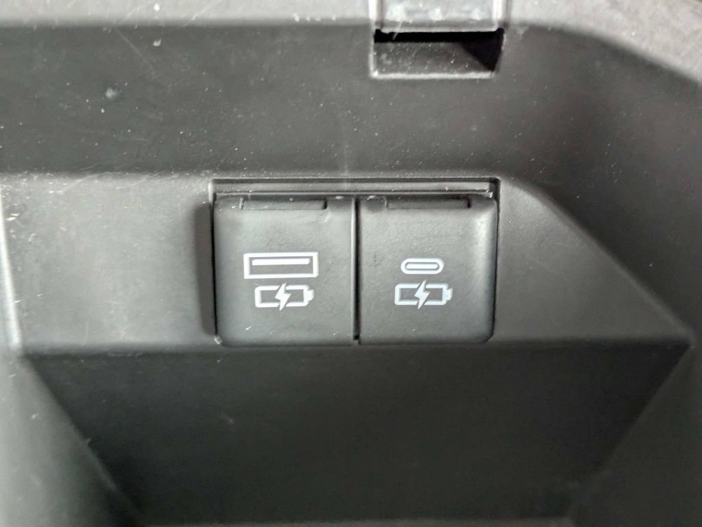 Used 2022 Toyota Camry LE FWD image 27