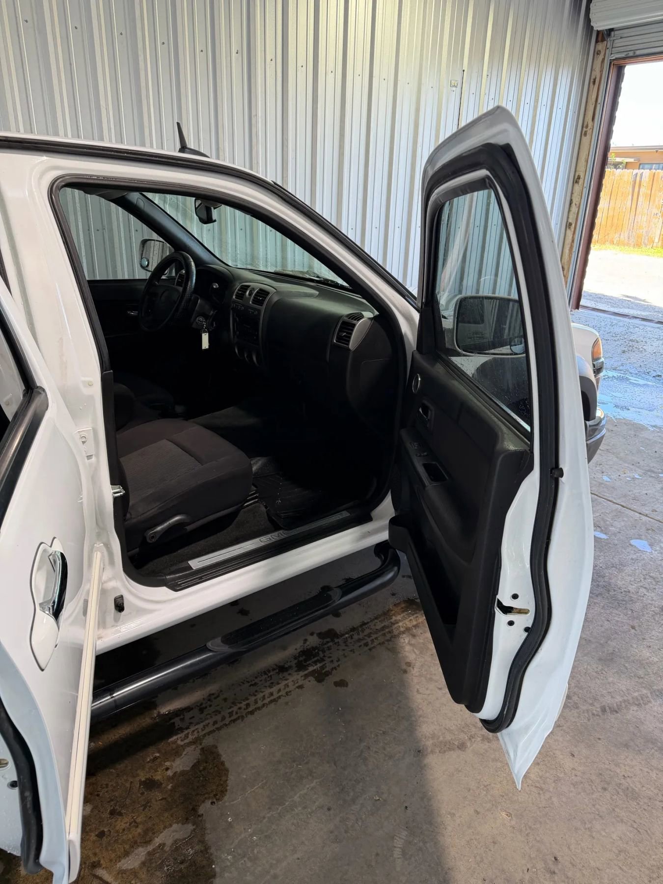 Used 2011 GMC Canyon SLE image 17