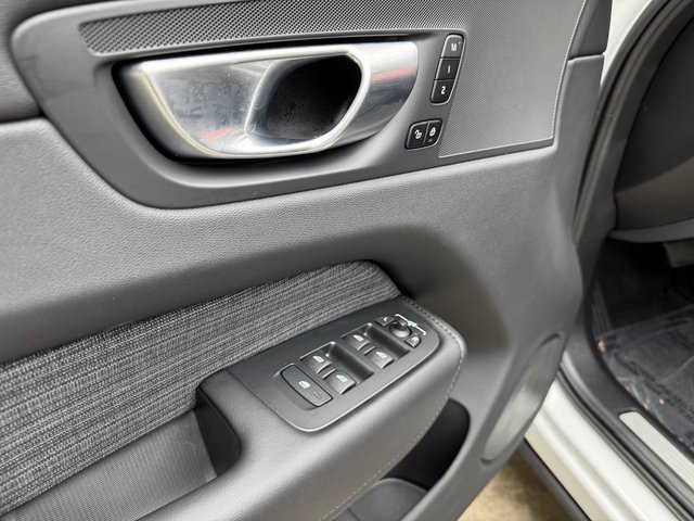 Used 2024 Volvo XC60 B5 Core image 11