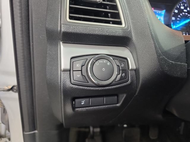 Used 2017 Ford Explorer XLT w/ Equipment Group 202A AWD/4WD image 14